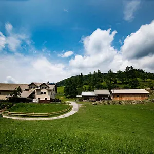 Bed & Breakfast Tourist Farm Pr'dovar
