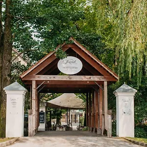 Hotel Dvor Jezersek Brnik