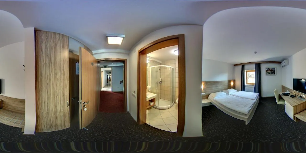 Domacija Vodnik & Apartments Cerklje na Gorenjskem 3*,